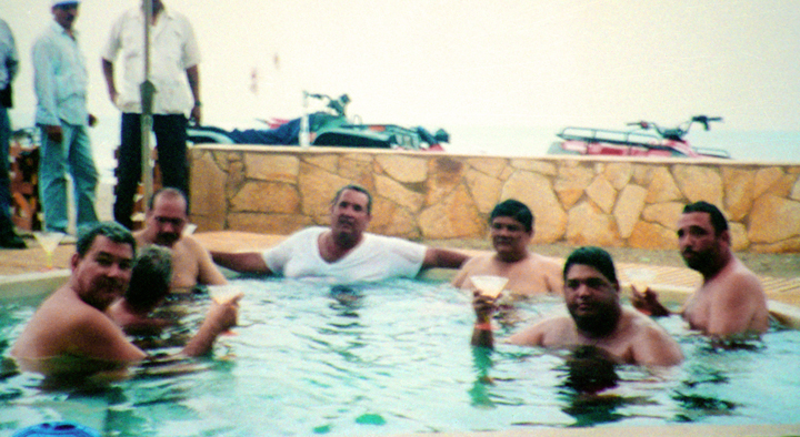 Foto de la piscina; Arnoldo Alemán, Byron Jerez, Alejandro Fiallos,