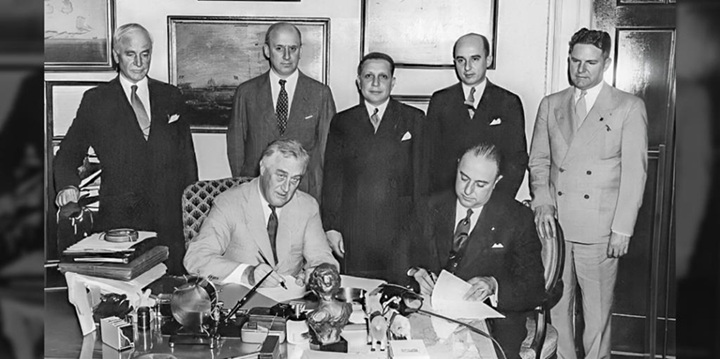 Sentados, a la izquierda, Franklin Delano Roosevelt, y Anastasio Somoza García, a la derecha. FOTO/ BIBLIOTECA DE FRANKLIN DELANO ROOSEVEL